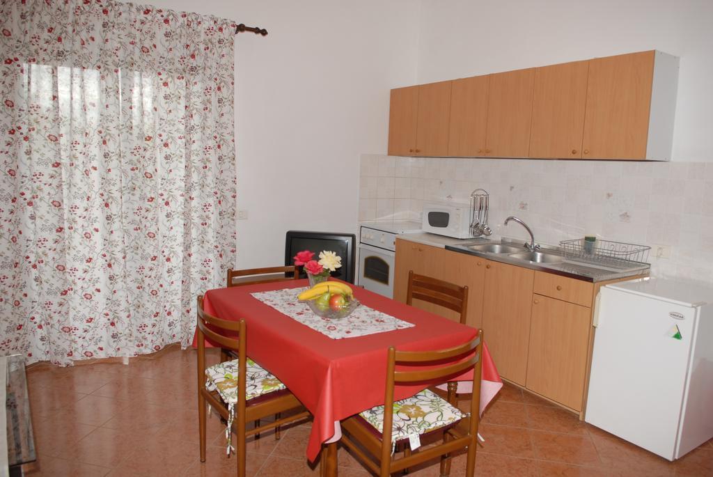 Apartment Vesna Veleniki Buitenkant foto