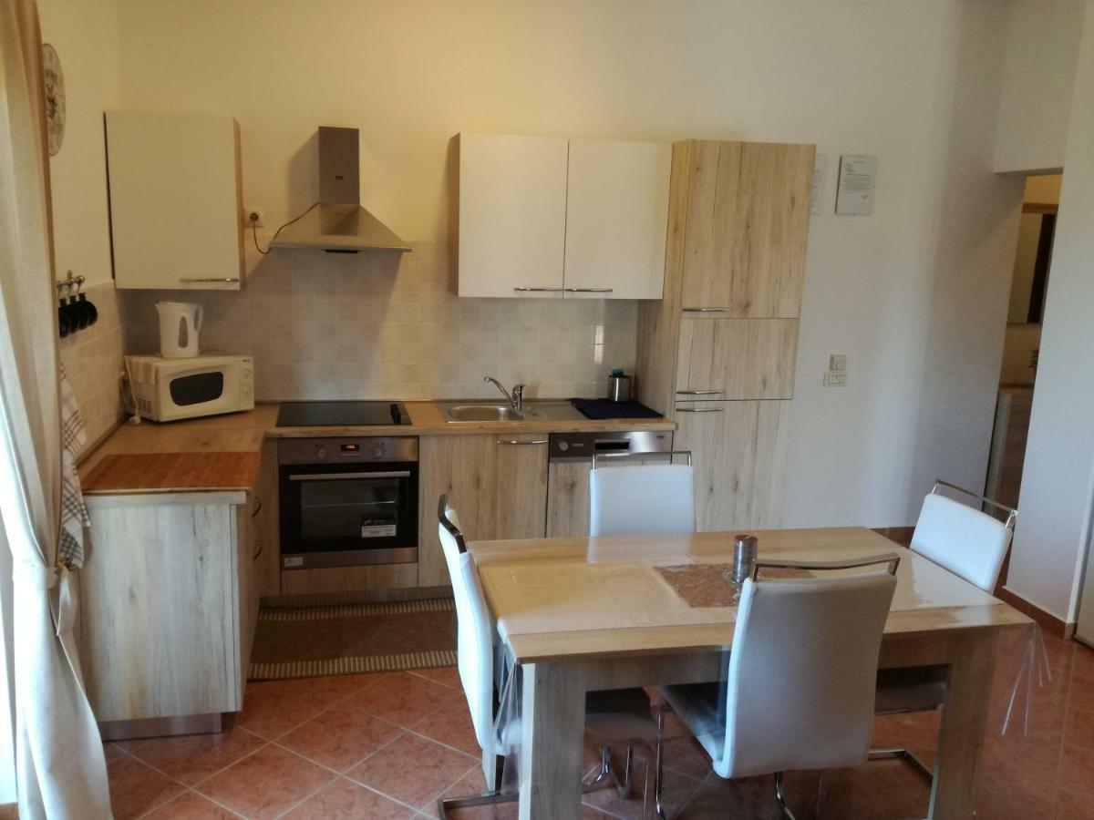 Apartment Vesna Veleniki Buitenkant foto