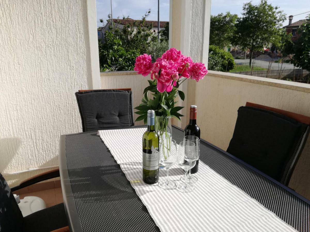 Apartment Vesna Veleniki Buitenkant foto