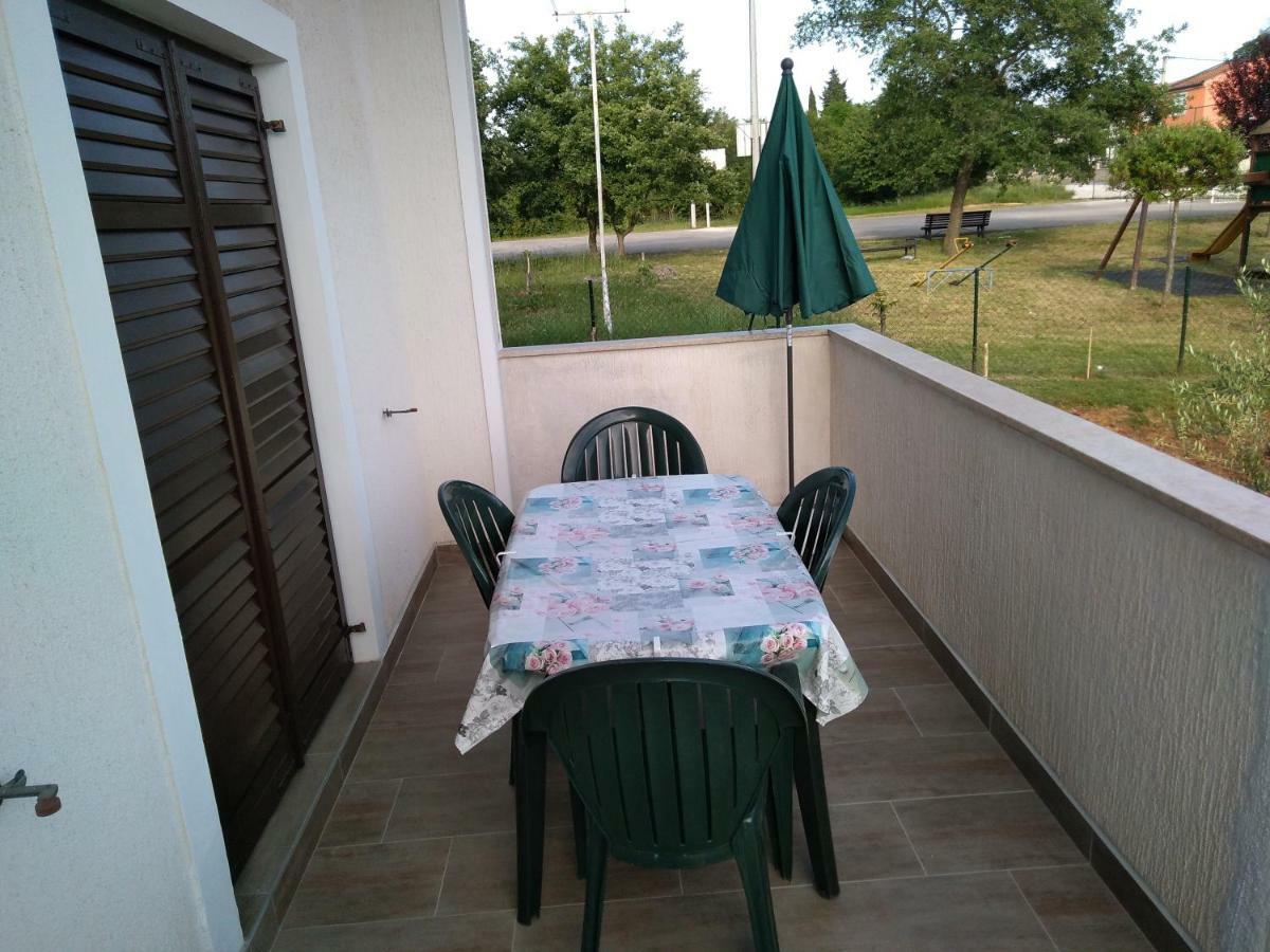 Apartment Vesna Veleniki Buitenkant foto